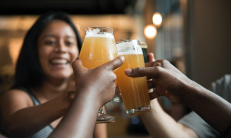 Proosten met bier / Pexels.com Proosten met bier